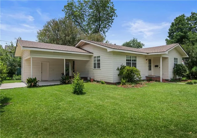 2nd image of 301 W 19th Ave, Covington, LA 70433 | MLS# 2567557
