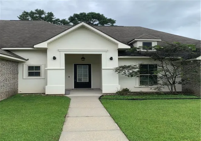 Photo 3 of Single family home for sale at 815 Lee Dr, Ponchatoula, LA 70454 | MLS# 2567515 | Listing updated on 2026-08-27