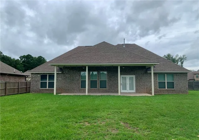 Photo 3 of Single family home for sale at 815 Lee Dr, Ponchatoula, LA 70454 | MLS# 2567515 | Listing updated on 2026-08-27