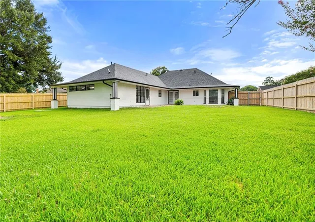 Homes for sale in Houma, LA | 154 Presque Isle Dr, Houma, LA 70363 | MLS# 2567556