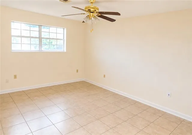 Listing Photo 4 - Condo for sale in building located at 4709 11 Shalimar Dr, New Orleans, LA 70126