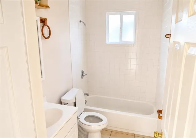 Listing Photo 5 - Condo for sale in building located at 4709 11 Shalimar Dr, New Orleans, LA 70126
