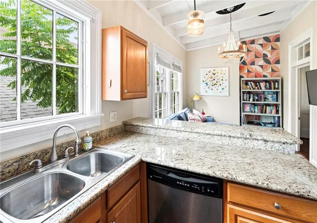 3rd image of 2033 Coliseum St #4, New Orleans, LA 70130 | MLS# 2567805
