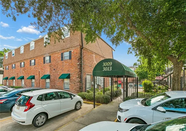 Homes for sale in Metairie, LA | 3013 Ridgelake Dr #207, Metairie, LA 70002 | MLS# 2567496