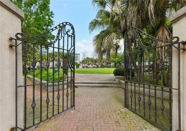 2nd image of 1111 S Peters St, New Orleans, LA 70130