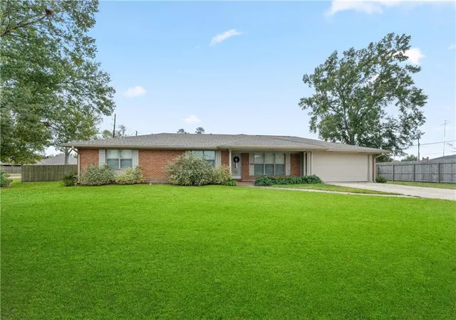 1st image of 1003 W University Ave, Hammond, LA 70401 | MLS# 2567808