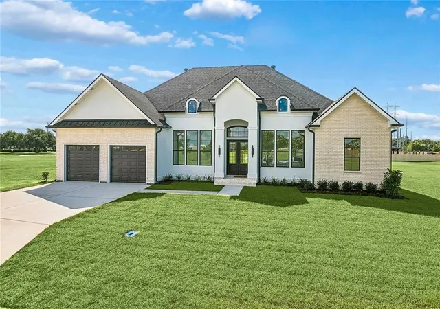 Homes for sale in Westwego, LA | 6 Osprey Dr, Westwego, LA 70094 | MLS# 2567460