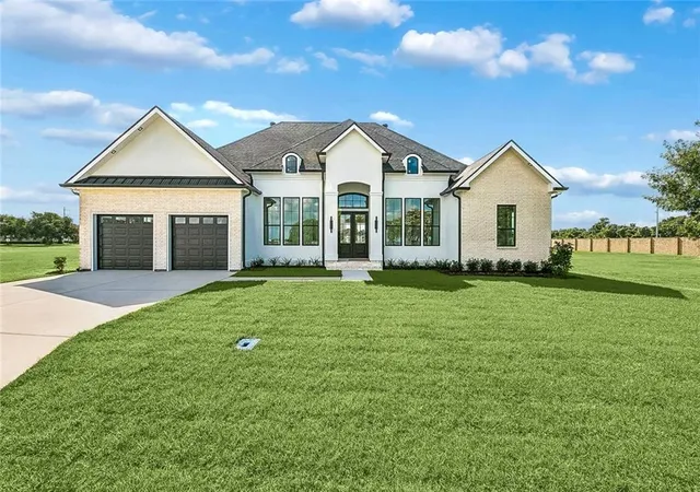 Homes for sale in Westwego, LA | 6 Osprey Dr, Westwego, LA 70094 | MLS# 2567460