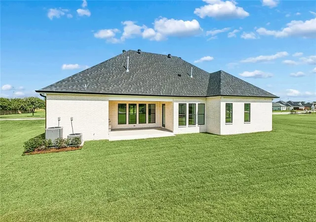 Homes for sale in Westwego, LA | 6 Osprey Dr, Westwego, LA 70094 | MLS# 2567460