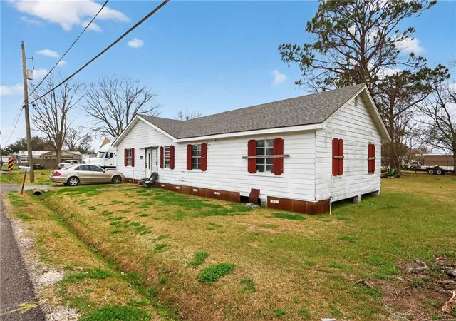 Homes for sale in Houma, LA | 153 Louise Ln, Houma, LA 70364 | MLS# 2567837