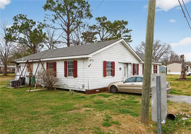 Homes for sale in Houma, LA | 153 Louise Ln, Houma, LA 70364 | MLS# 2567837