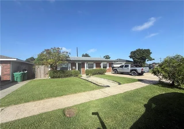Photo 3 of Single family home for sale at 2844 Gleenbrook Dr, Gretna, LA 70056 | MLS# 2567509 | Listing updated on 2026-08-29