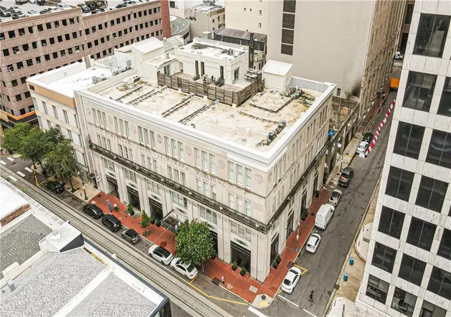 2nd image of 334 Carondelet St, New Orleans, LA 70130