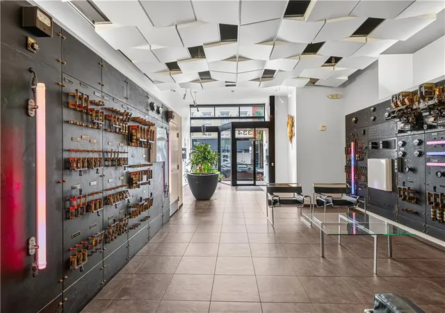 2nd image of 334 Carondelet St #401, New Orleans, LA 70130 | MLS# 2567870