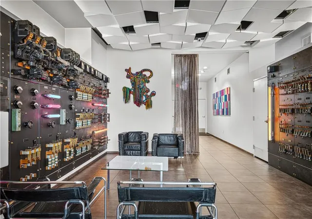 3rd image of 334 Carondelet St #401, New Orleans, LA 70130 | MLS# 2567870