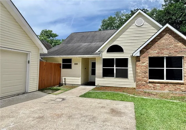 Homes for sale in Slidell, LA | 355 E Suncrest Loop, Slidell, LA 70458 | MLS# 2567843