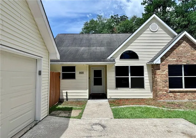 Homes for sale in Slidell, LA | 355 E Suncrest Loop, Slidell, LA 70458 | MLS# 2567843