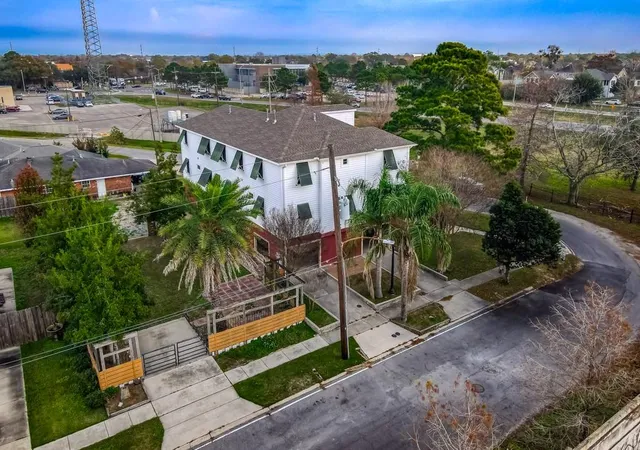 Listing Photo 2 - Condo for sale in building located at 107 W 09 Brooks St, New Orleans, LA 70124 - Unit #