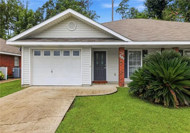 Homes for sale in Ponchatoula, LA | 819 Eden Oaks Dr, Ponchatoula, LA 70454 | MLS# 2567982