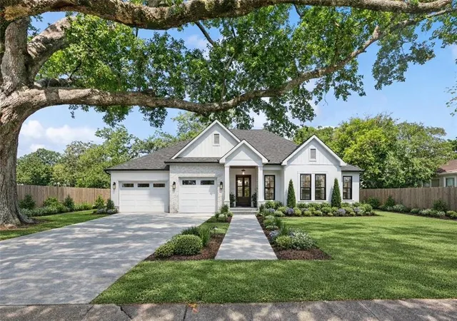 Homes for sale in Metairie, LA | 1016 Lillian St, Metairie, LA 70001 | MLS# 2567990