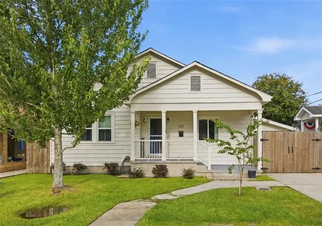 1st image of 537 Oak St, Marrero, LA 70072 | MLS# 2567994
