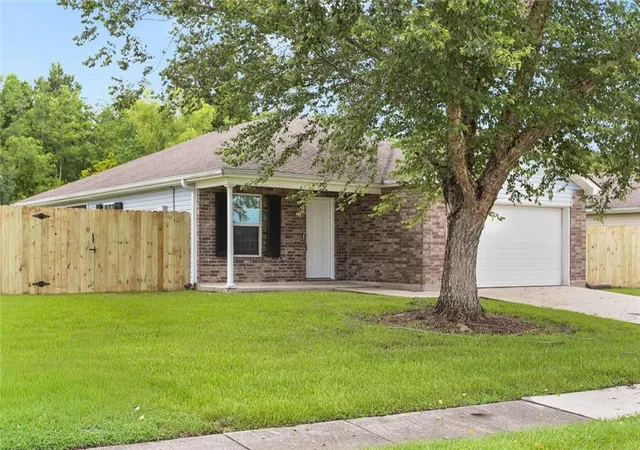 Homes for sale in Westwego, LA | 33 Clifford St, Westwego, LA 70094 | MLS# 2567723