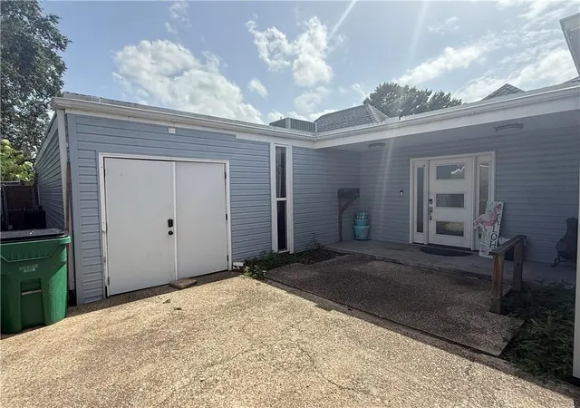 Photo 2 of Single family home for sale at 3608 45th Street, Metairie, LA 70001 | MLS# 2568076 | Listing updated on 2026-07-17