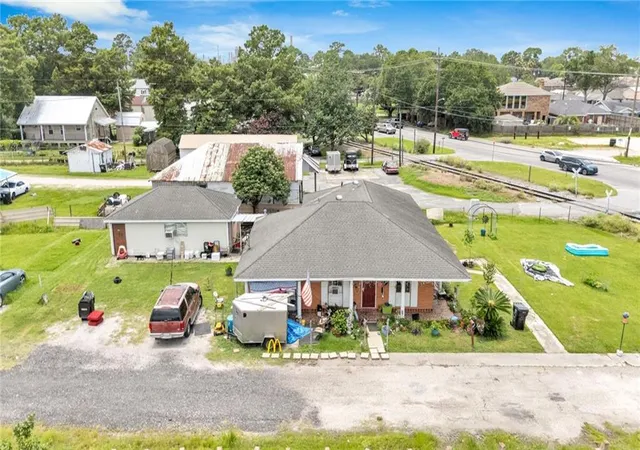 2nd image of 1932 Dicarlo Dr, Chalmette, LA 70043 | MLS# 2568067