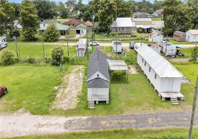 Listing Photo 4 - Condo for sale in building located at 1932 Dicarlo Dr, Chalmette, LA 70043