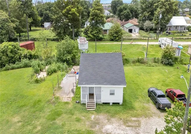 Listing Photo 5 - Condo for sale in building located at 1932 Dicarlo Dr, Chalmette, LA 70043