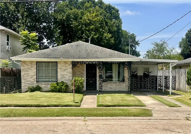Homes for sale in Metairie, LA | 720 Kent Ave, Metairie, LA 70001 | MLS# 2568096