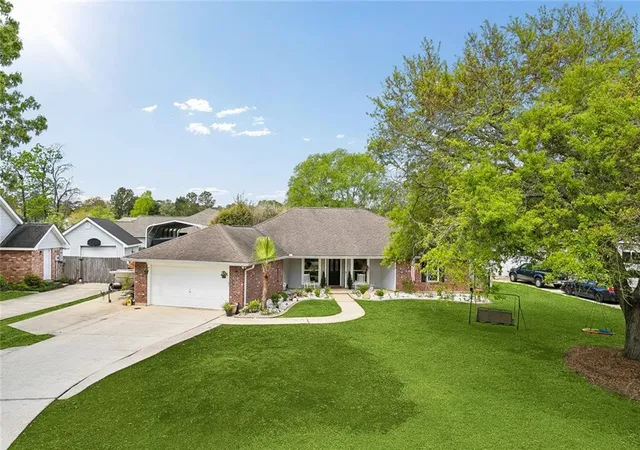 3rd image of 150 Frenchmen Dr, Mandeville, LA 70448 | MLS# 2568004