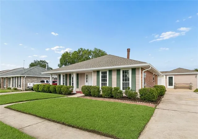 Homes for sale in Kenner, LA | 3305 Grandlake Blvd, Kenner, LA 70065 | MLS# 2568057