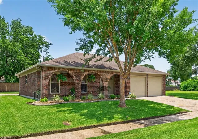 3rd image of 2177 S Glencove Ln, Gretna, LA 70056 | MLS# 2567368