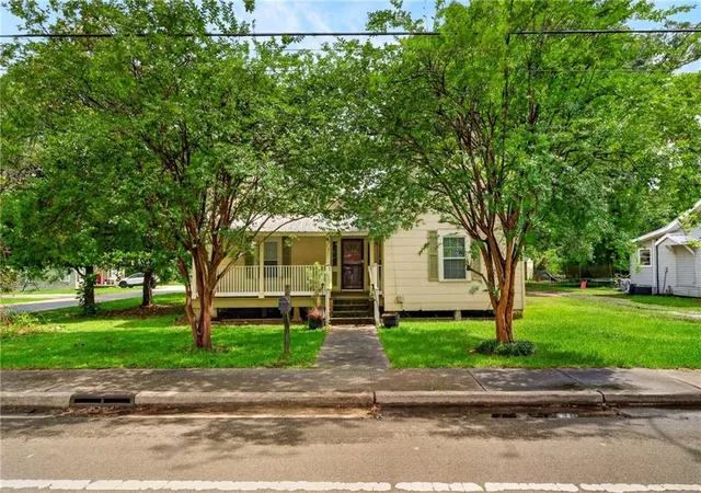 3rd image of 522 E Canal, Picayune, MS 39466 | MLS# 2568285