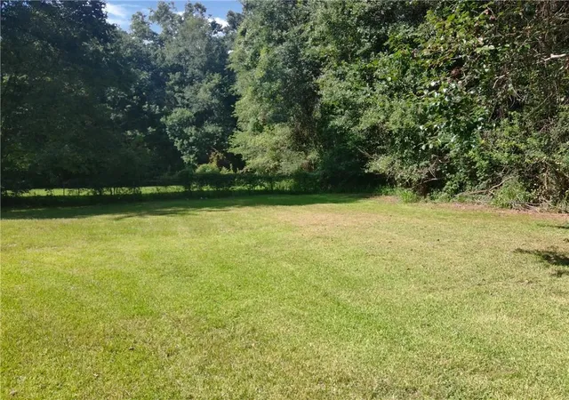 14th image of 1215 W 10th St, Bogalusa, LA 70427 | MLS# 2568317