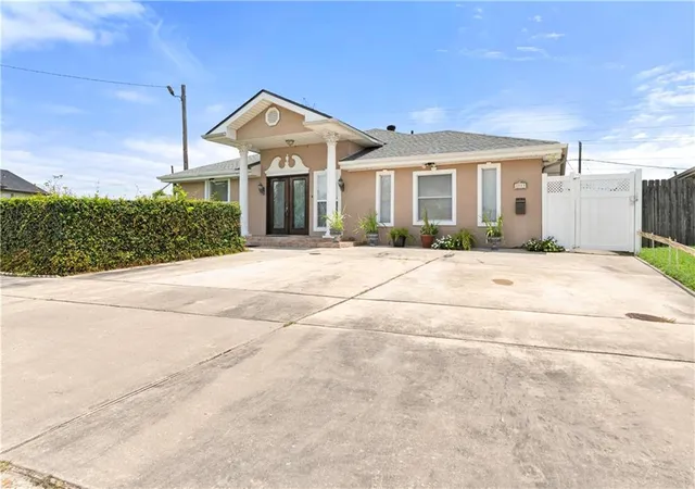 Photo 1 of Single family home for sale at 1713 Vegas Dr, Metairie, LA 70003 | MLS# 2568314 | Listing updated on 2026-07-20