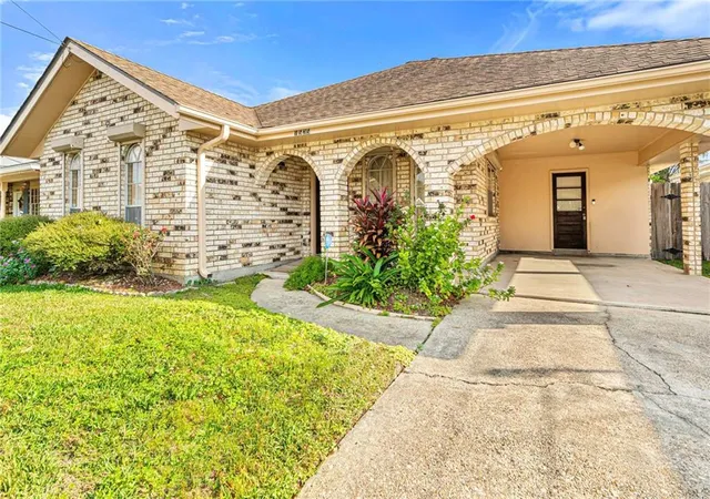 Homes for sale in Metairie, LA | 1525 Pasadena Ave, Metairie, LA 70001 | MLS# 2568368