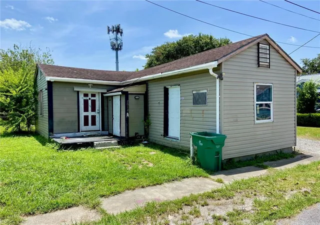 1st image of 2012 Elm St, Harvey, LA 70058 | MLS# 2568388