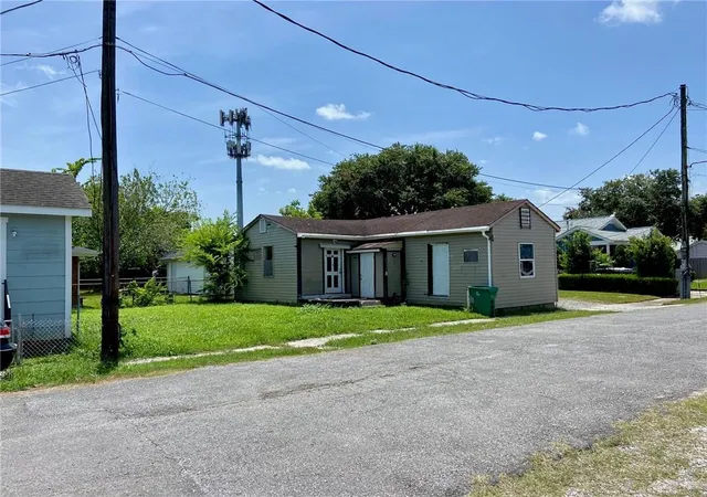 2nd image of 2012 Elm St, Harvey, LA 70058 | MLS# 2568388
