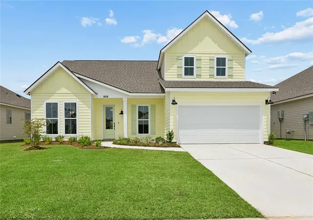 Photo 1 of Single family home for sale at 928 Laurel Oaks Dr, Westwego, LA 70094 | MLS# 2568350 | Listing updated on 2026-08-29