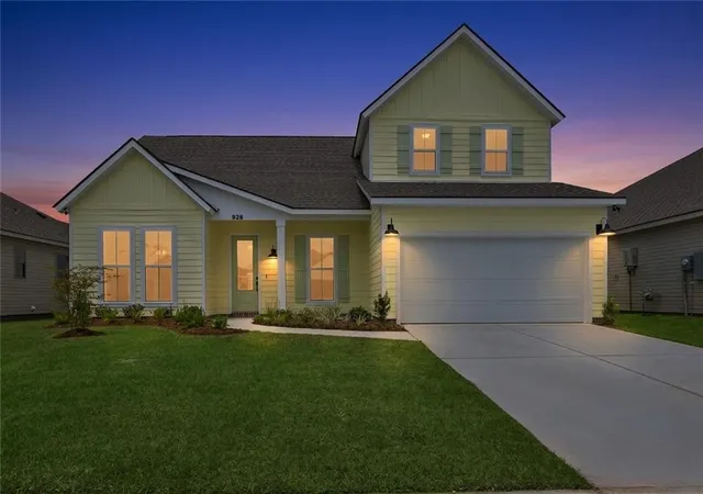 Photo 2 of Single family home for sale at 928 Laurel Oaks Dr, Westwego, LA 70094 | MLS# 2568350 | Listing updated on 2026-08-29