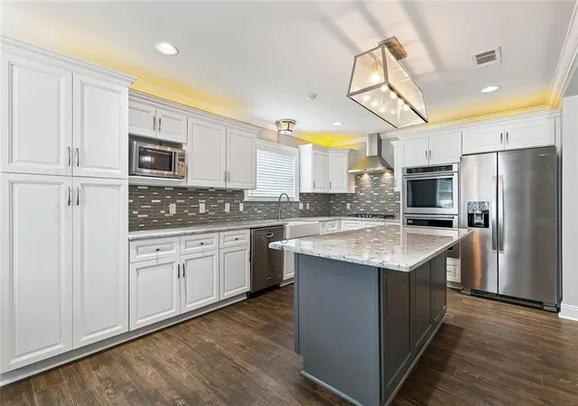 Photo 3 of Single family home for sale at 4441 Perkins St, Metairie, LA 70001 | MLS# 2567283 | Listing updated on 2026-08-29