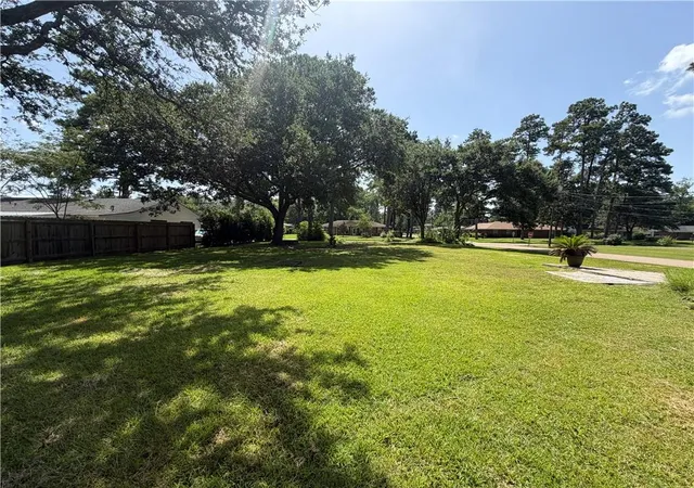 4th image of 113 Walnut St, Mandeville, LA 70471 | MLS# 2568403