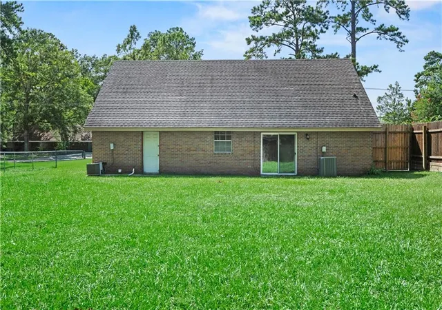 15th image of 220 Chestnut St, Mandeville, LA 70471 | MLS# 2567568