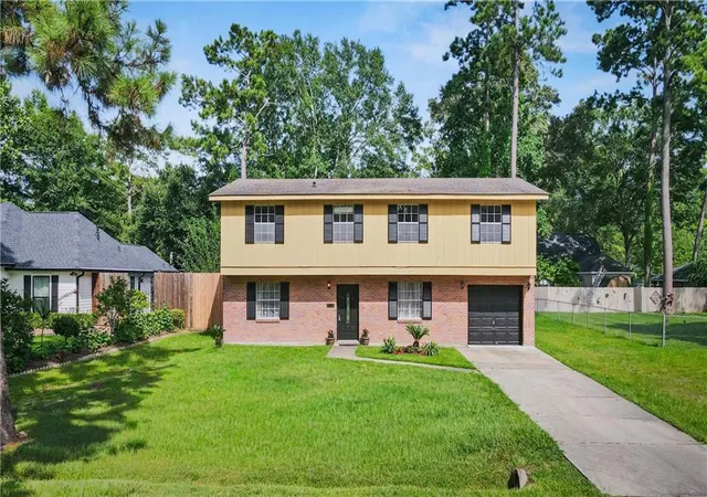 1st image of 220 Chestnut St, Mandeville, LA 70471 | MLS# 2567568