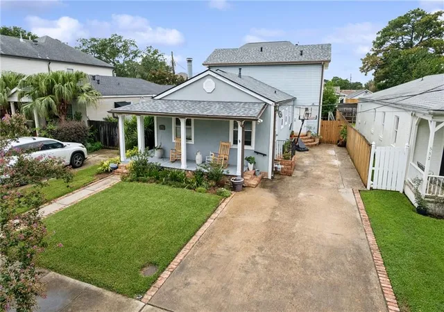 Homes for sale in Metairie, LA | 528 Metairie Lawn Dr, Metairie, LA 70001 | MLS# 2568404