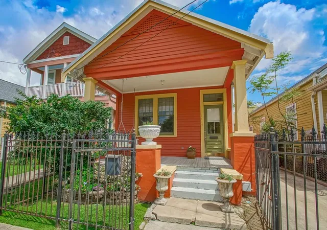 2nd image of 7719 Oak St, New Orleans, LA 70118 | MLS# 2562461