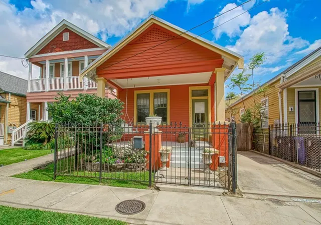 3rd image of 7719 Oak St, New Orleans, LA 70118 | MLS# 2562461