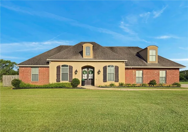 1st image of 117 Highland Crest Dr, Covington, LA 70435 | MLS# 2568290